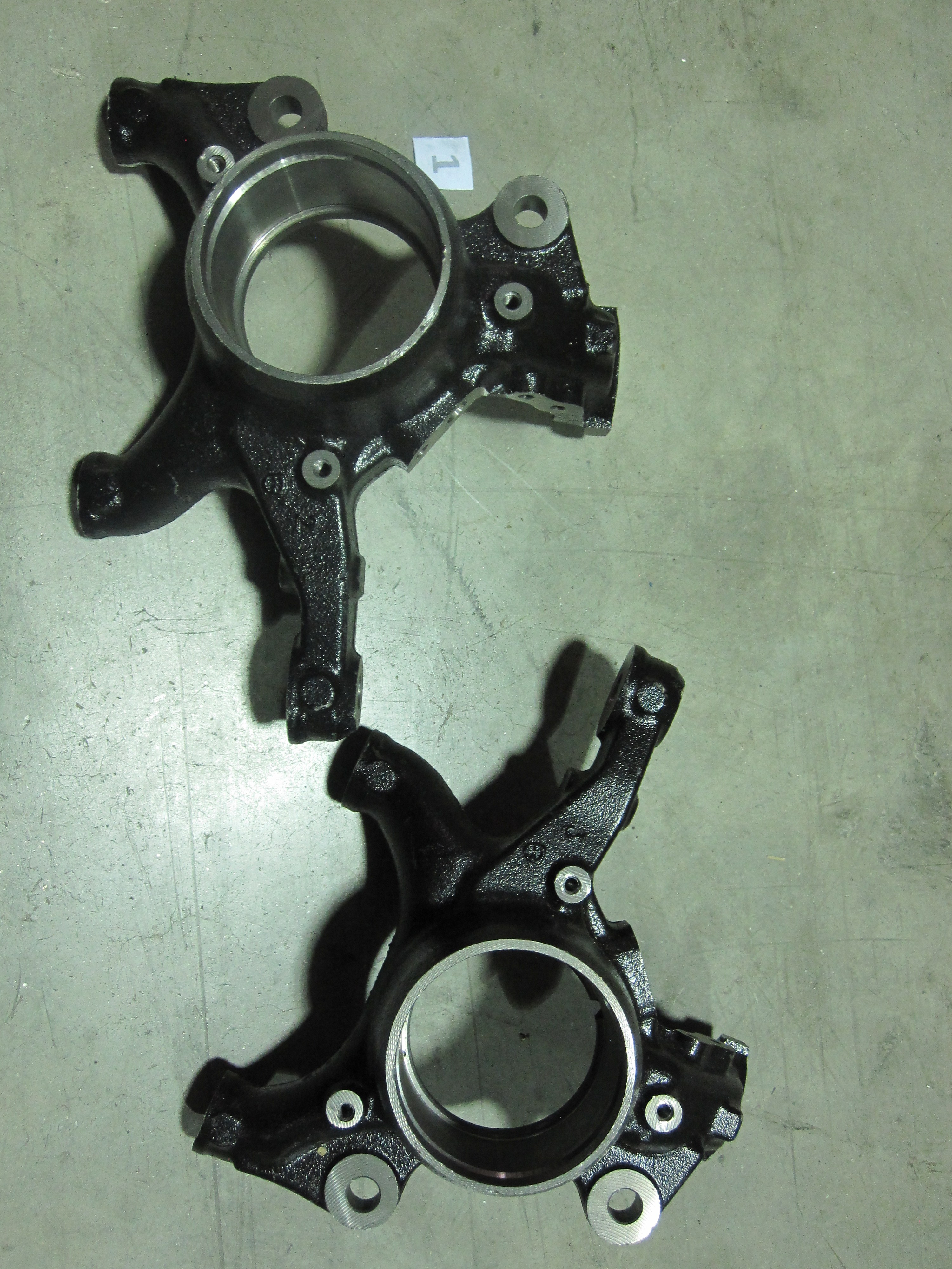 Steering knuckles for 2 wheel drive Toyota Hilux VIGO 79 Car Parts