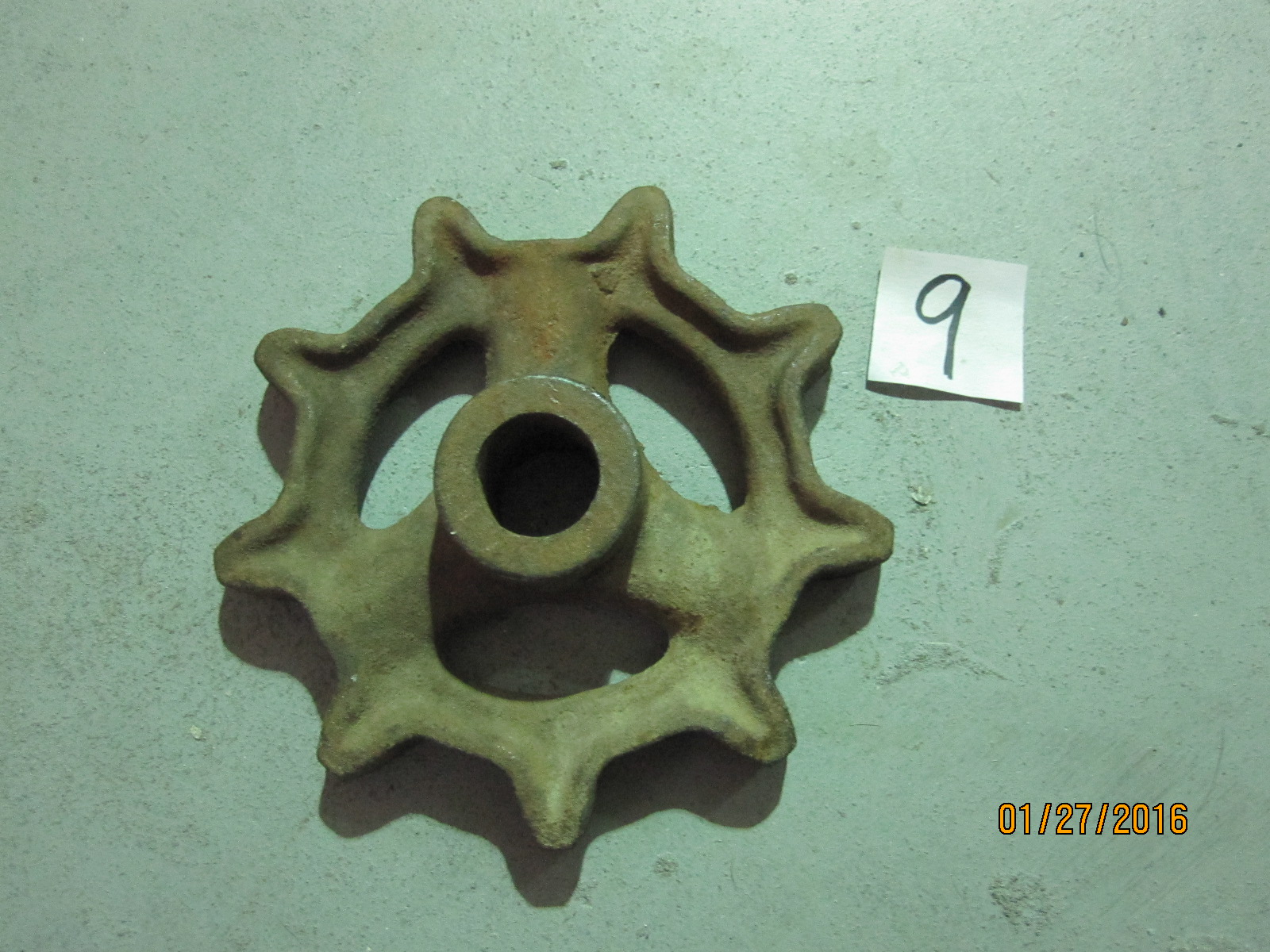 This is a gate valve handle . Without a view from other side it is