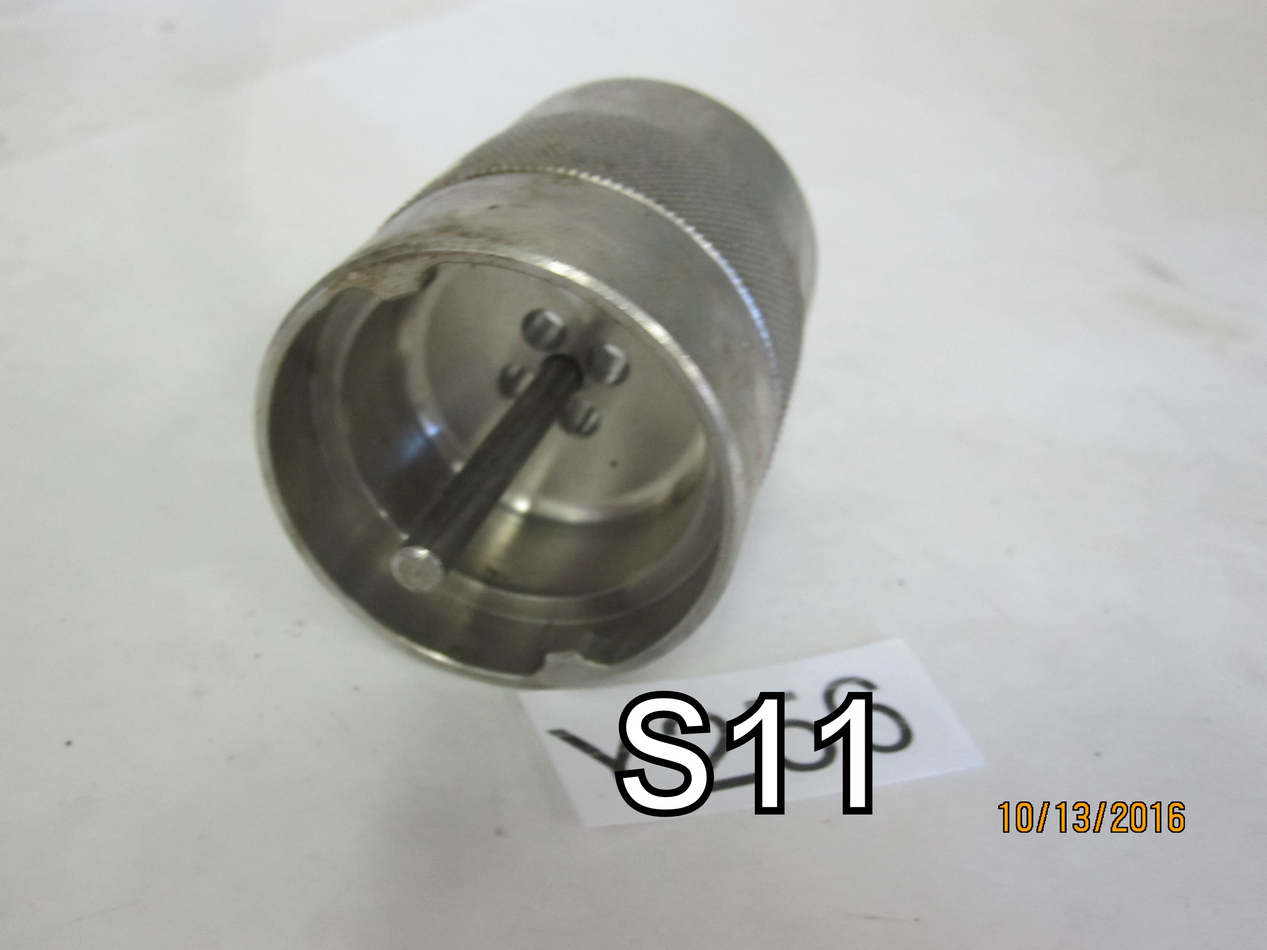 This is a "flusher", also known as known as a "cleaning cup". It is used for cleaning commercial