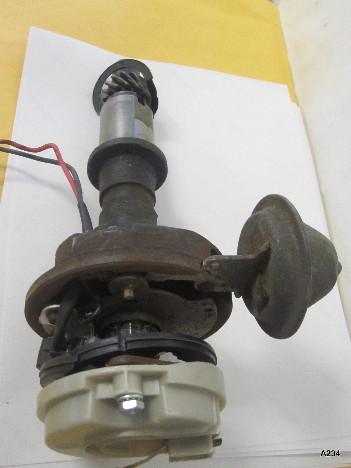 Pontiac GTO distributor, fits many different engines and years. See link for details. 2668