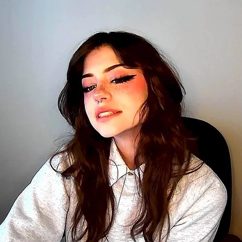 Hannah Owo Poster 1700806 Online Best Prices