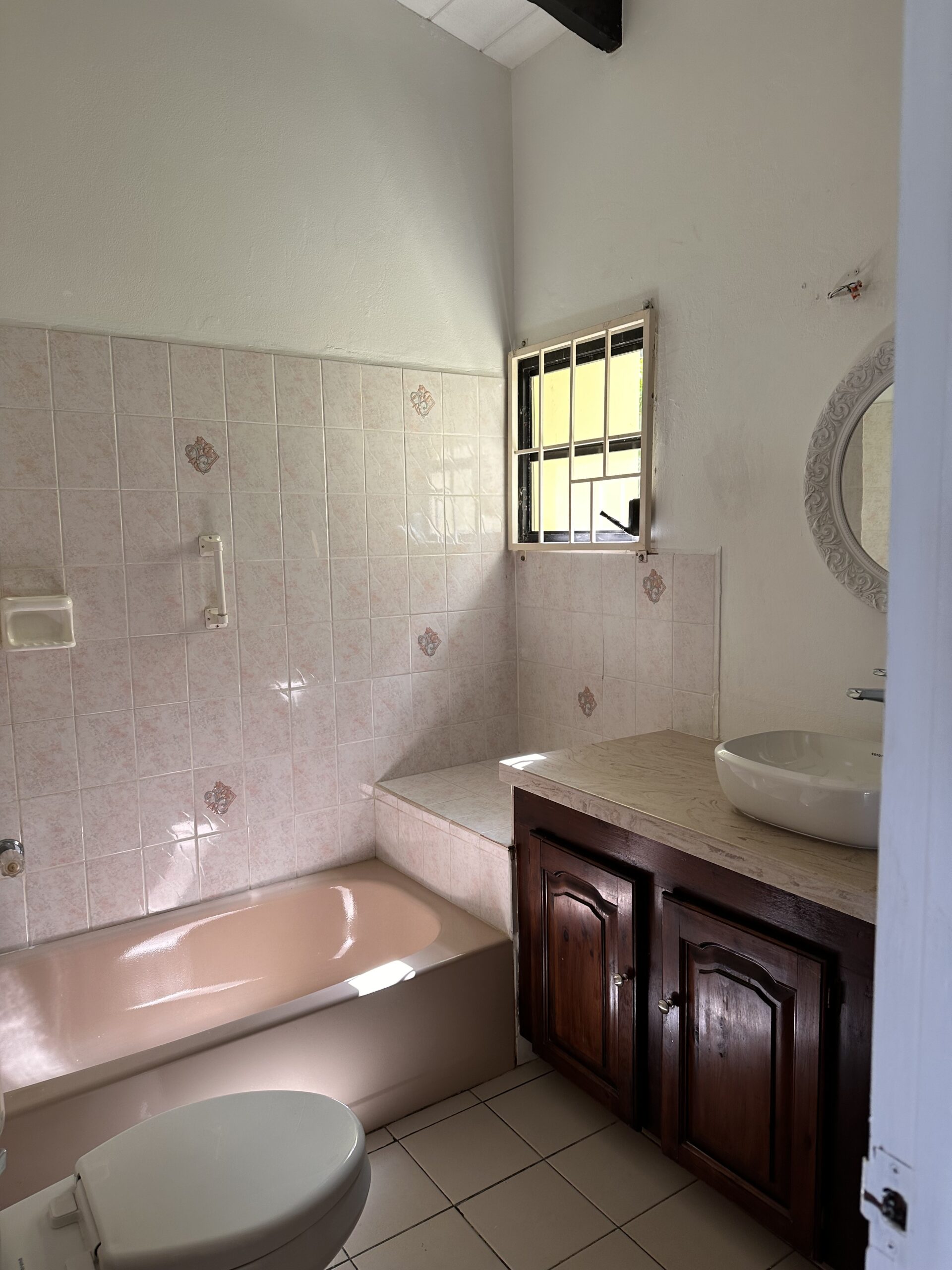 FOR RENT! Simpson Bay 2 Bedroom Home + 1 Bedroom Apartment Island