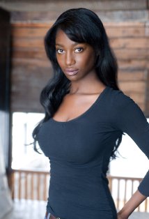 [RUMOR] Mouna Traoré pode interpretar nova personagem na série