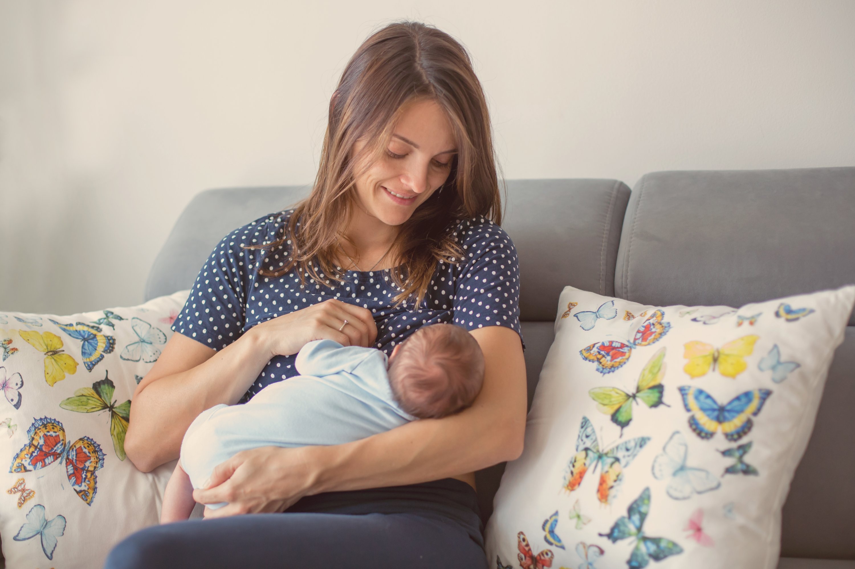 Women infected with COVID19 can continue breastfeeding Expert Daily