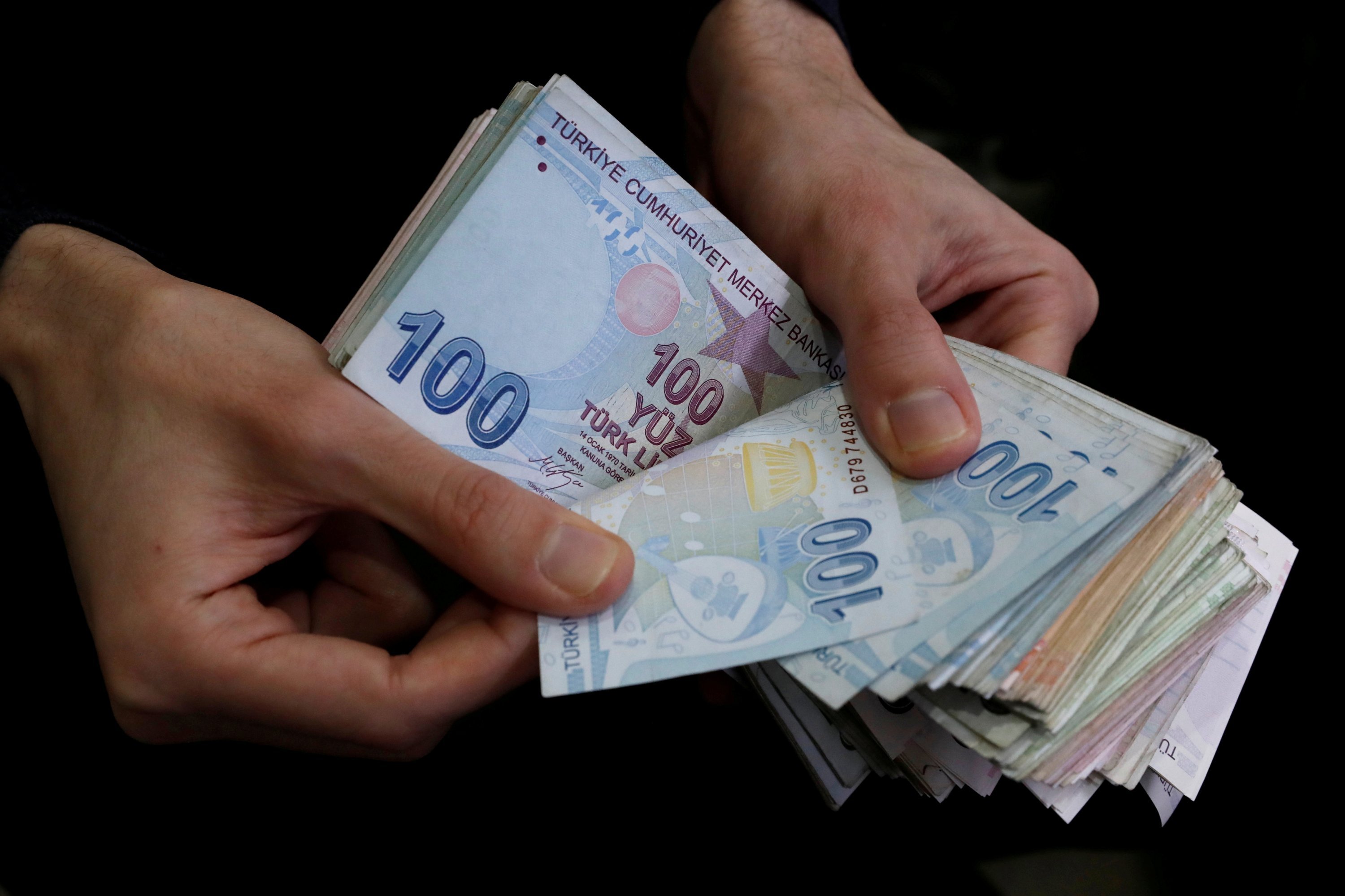 Dollar, euro lose 10 more in value against Turkish lira Daily Sabah