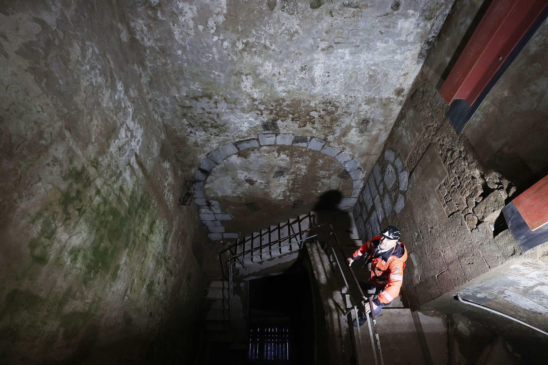 Cologne connects underground jewels of Roman palace, Jewish quarter
