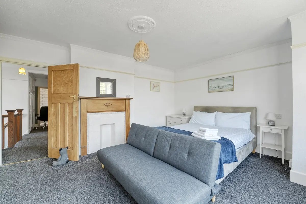 Large, Light and Spacious home in West Worthing. Perfect for larger