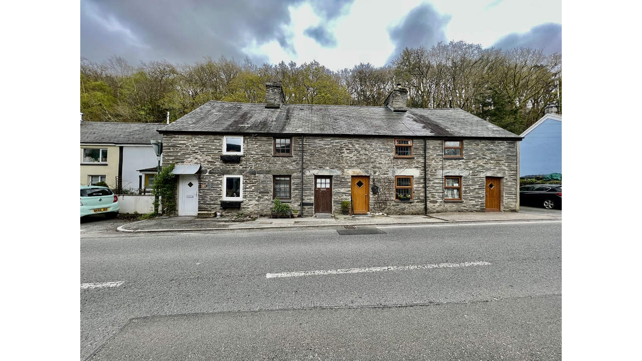 Home Iestyn Leyshon FRICS Estate Agents and Chartered Surveyor