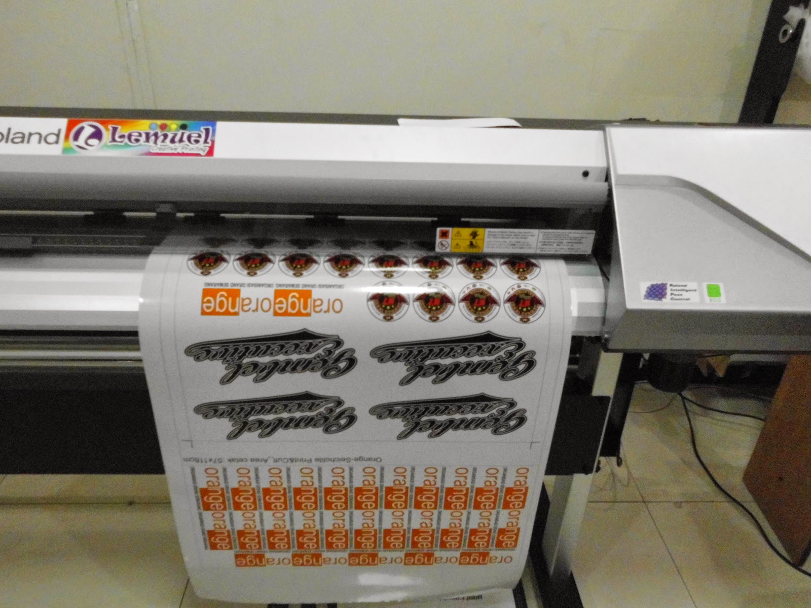 Print Sticker Vinyl Meteran Roland cetakan Berkualitas 1440 dpi dengan