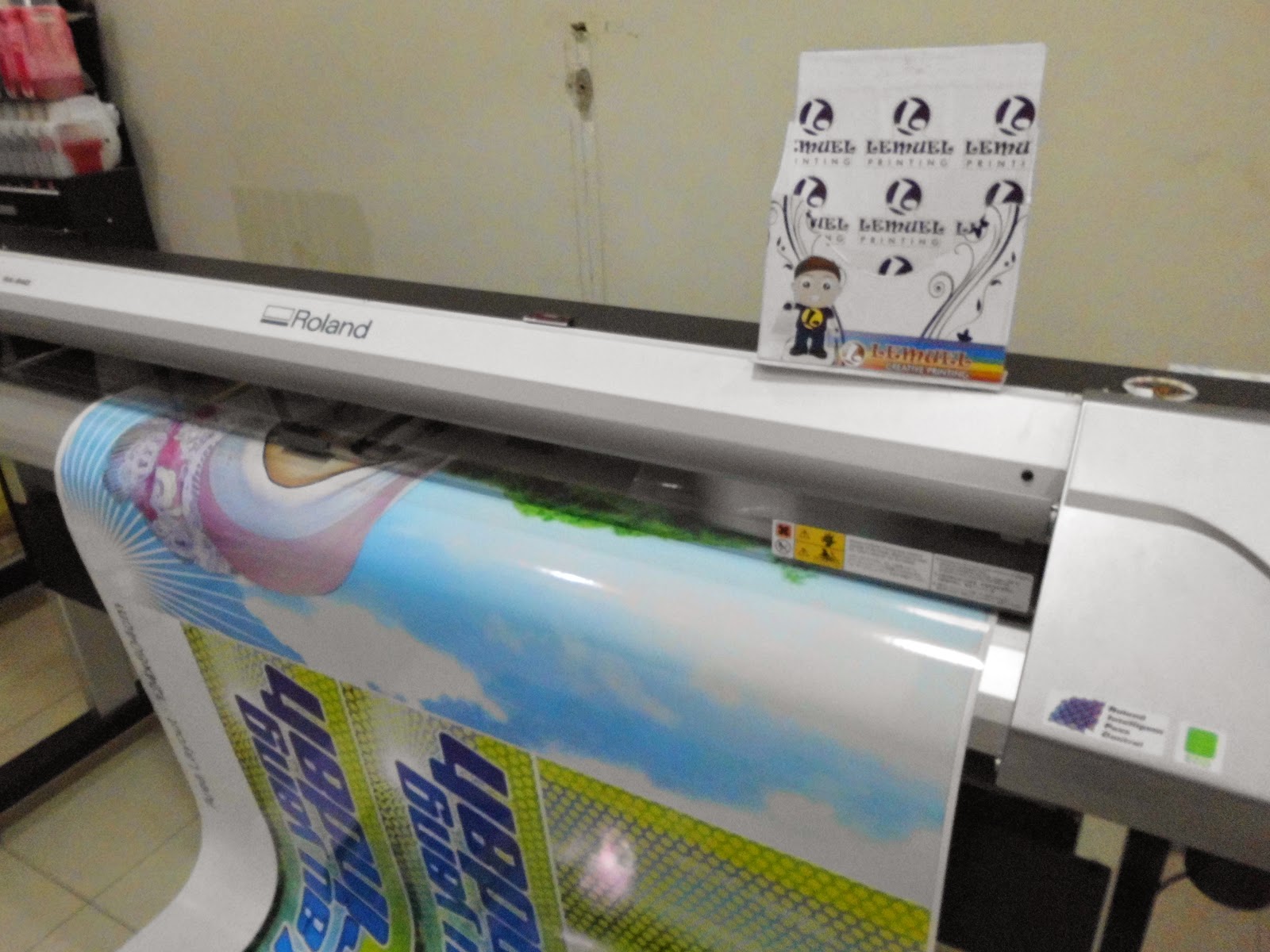 Print Sticker Vinyl Meteran Roland cetakan Berkualitas 1440 dpi dengan