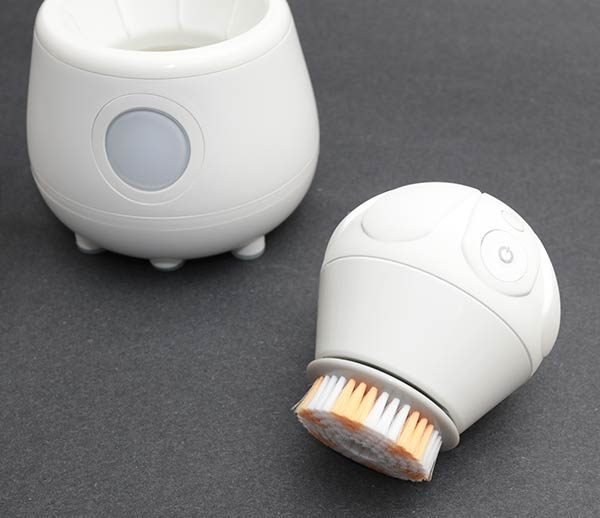 The Gadgeteer TAO Clean Aura Clean System Orbital Facial Brush
