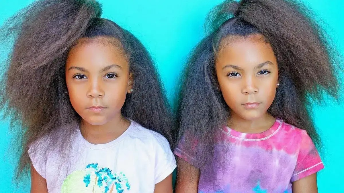 15 Fun Facts About Identical Twins You Didn't Know iFunFact