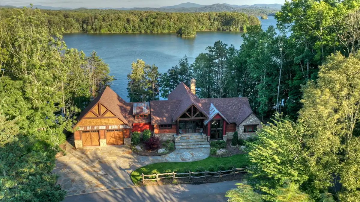 Enjoy a Rural Cabin Retreat on Lake Nottely I Heart BR