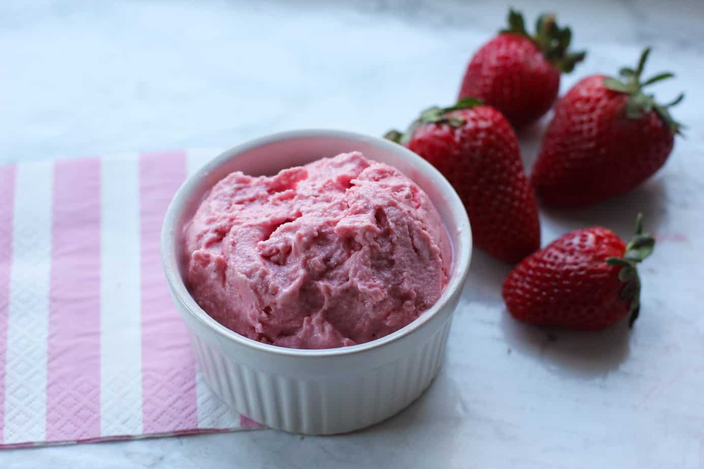 Healthy Strawberry Cheesecake Ice Cream I Heart Vegetables