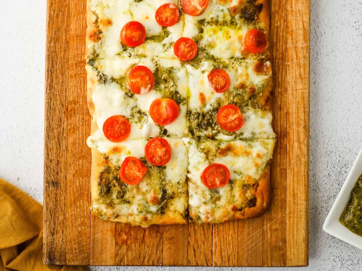 Easy Pesto Flatbread I Heart Vegetables