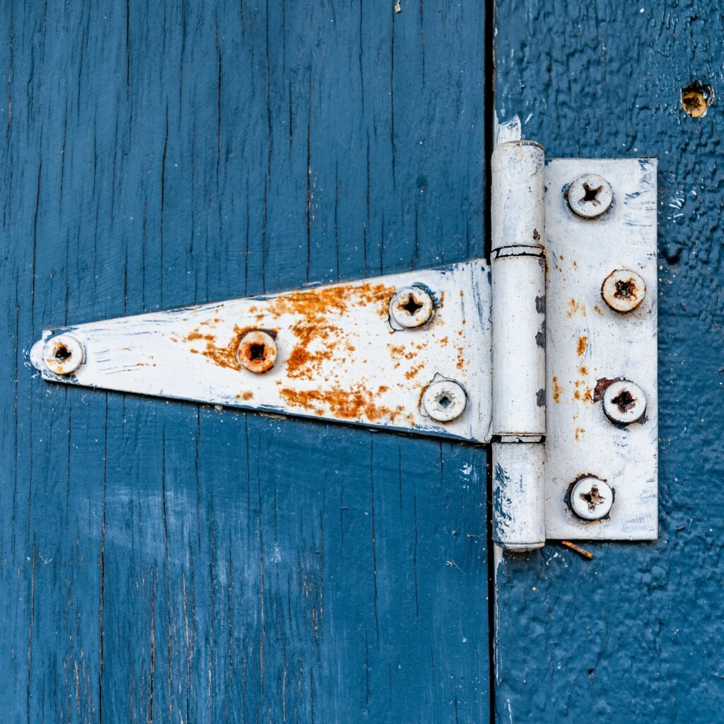 Choosing CorrosionResistant Hinges