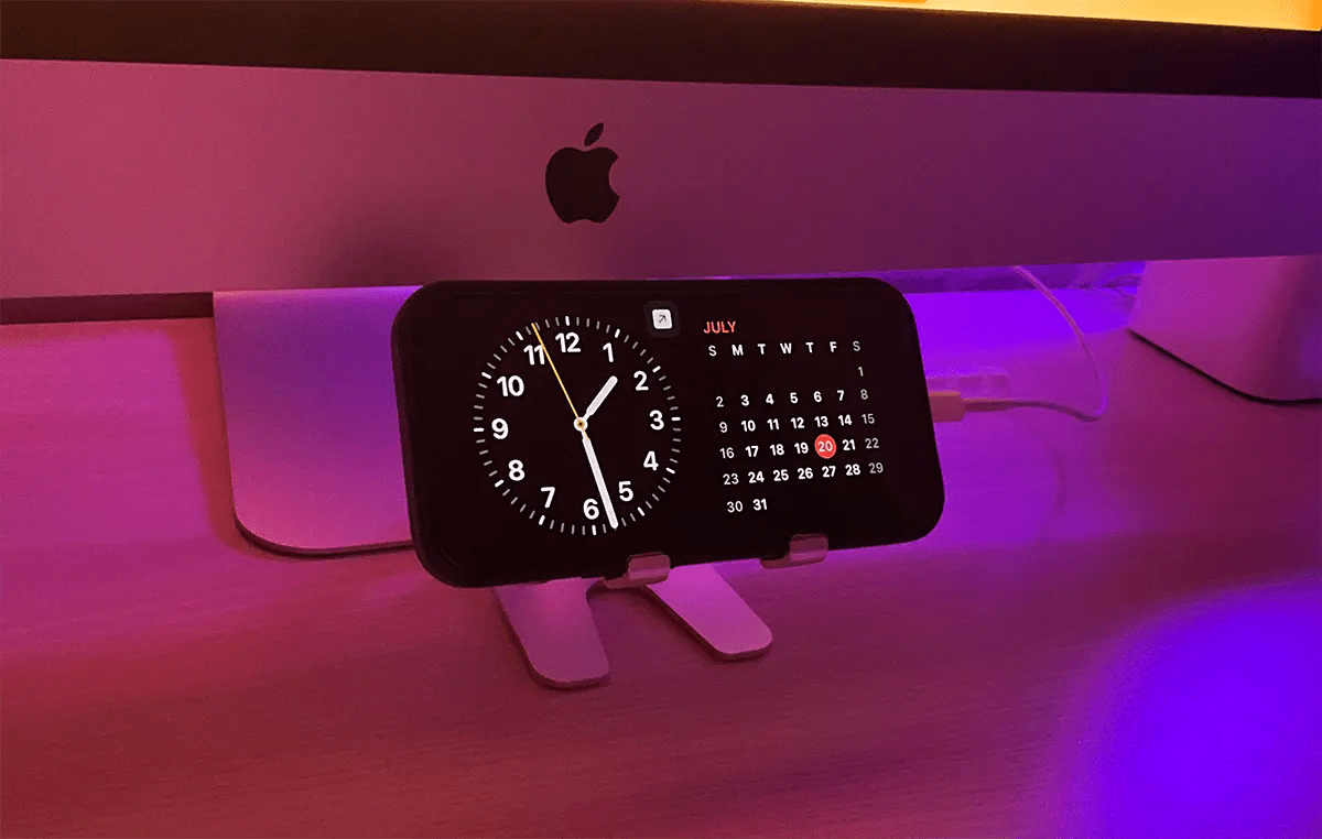 How to activate and customize the StandBy mode for iPhone.