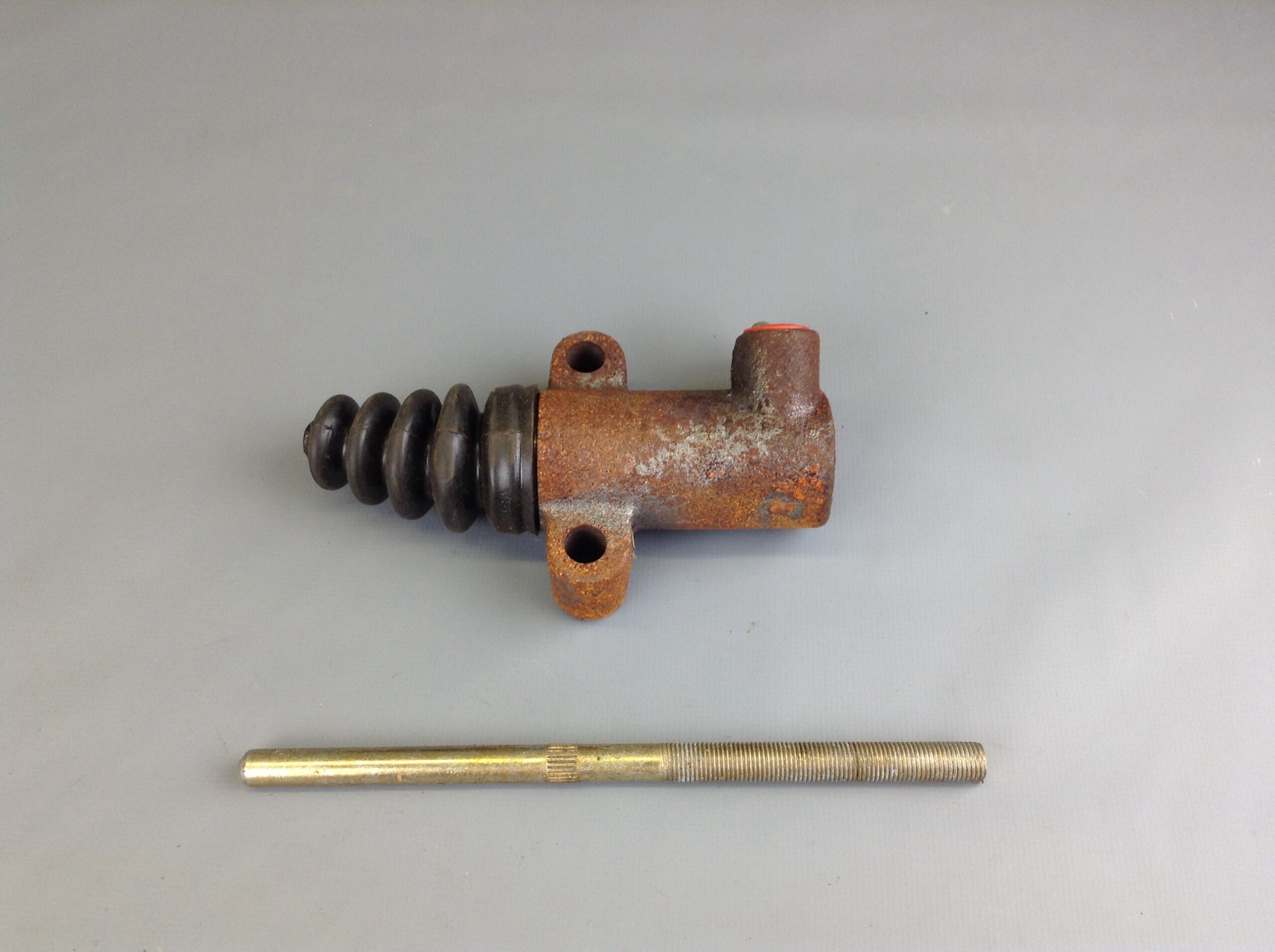 IH NOS CLUTCH SLAVE CYLINDER IH Scout