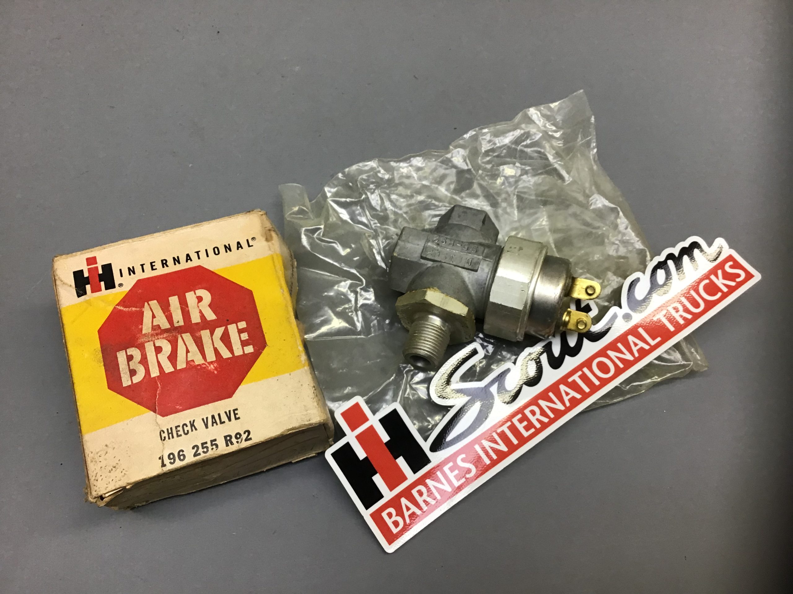 NOS Air Brake Check Valve 196255R92 IH Scout