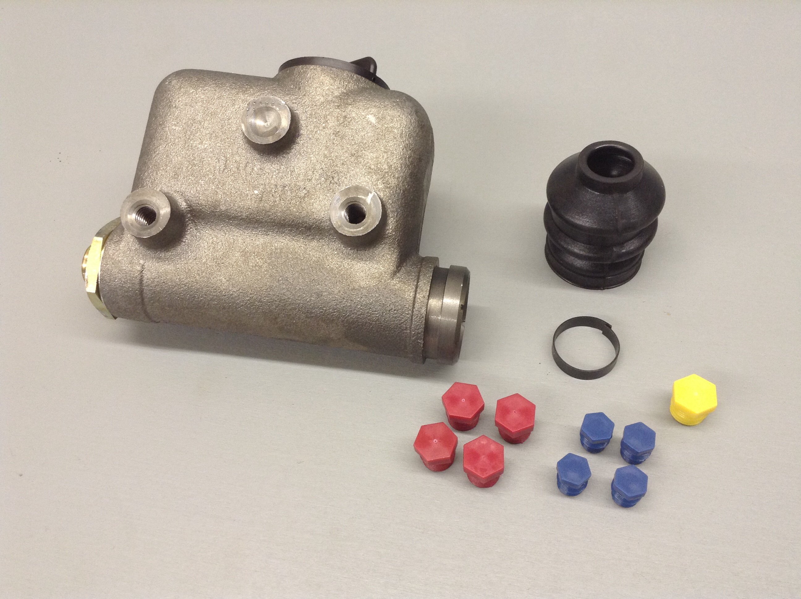 Master cylinder 193756 New IH Scout