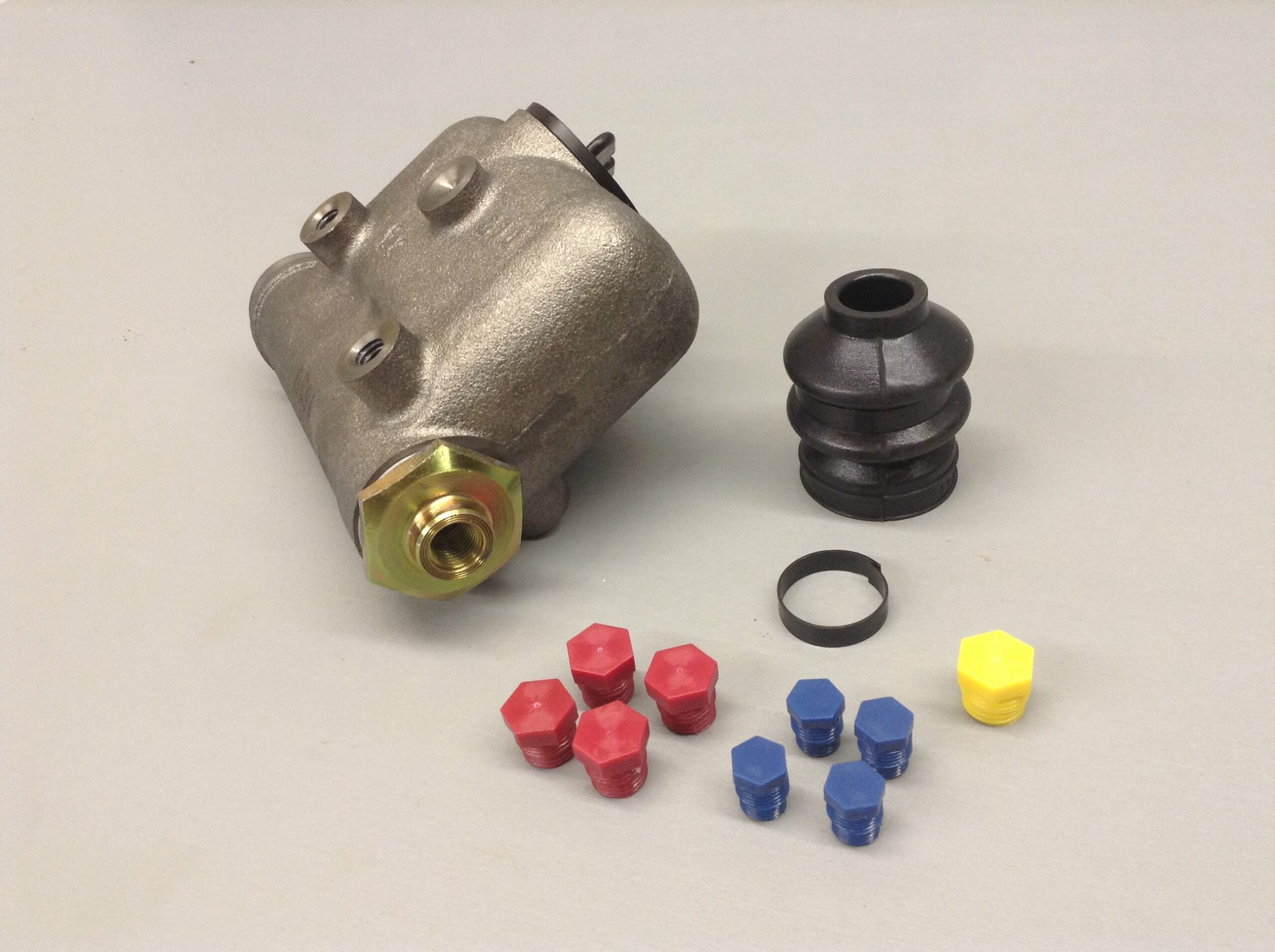 Master cylinder 193756 New IH Scout