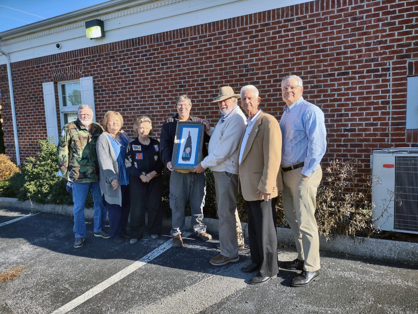 Jury of Fellows Presents Joe Hale Portrait to Friends of Fort Chiswell
