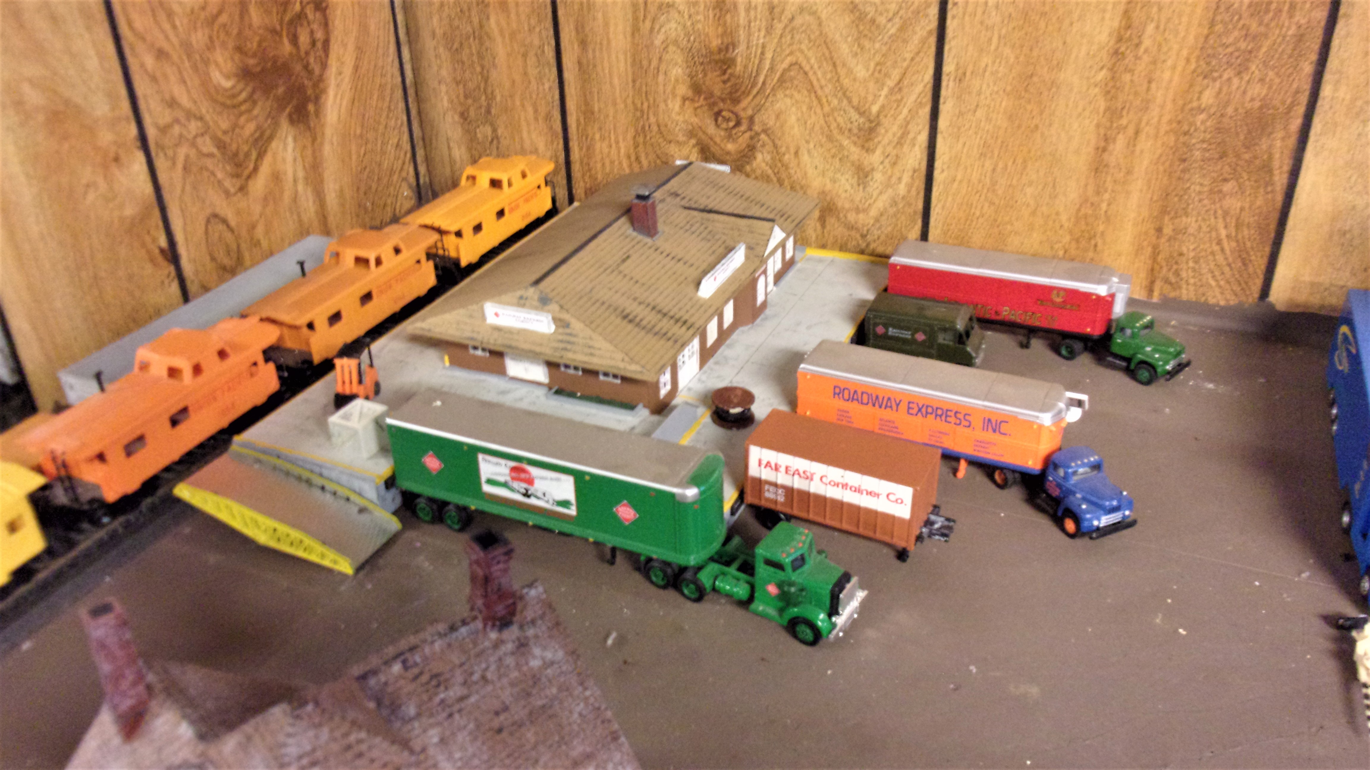 The JNXT Train Trailer Tyco Depot Train Collectors & Model