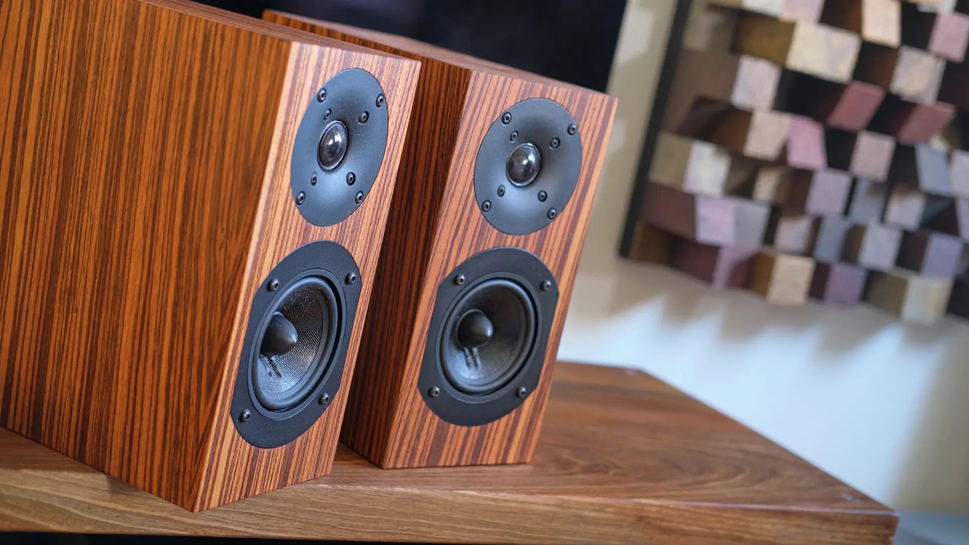 Blumenhofer Acoustics Mini Ultimate speakers for small rooms!