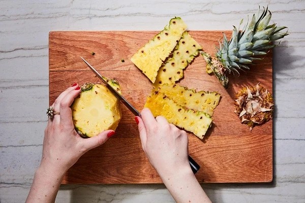 Tidak Mudah, Inilah Cara Memotong Nanas Agar Hasil Tidak Hancur