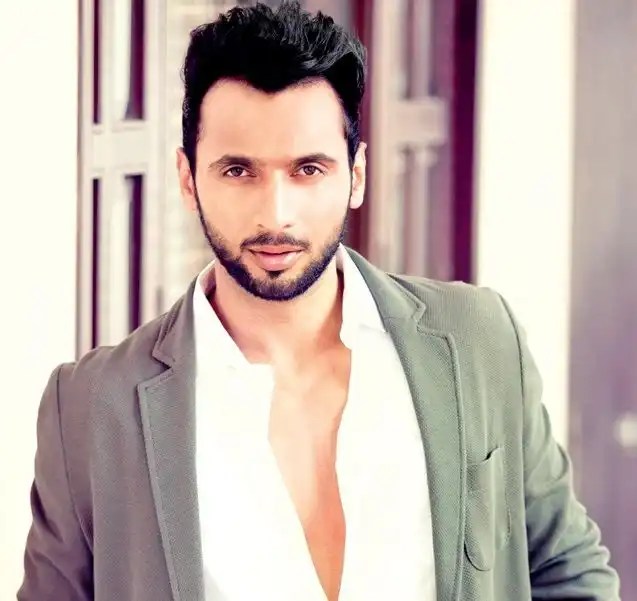 Punit Pathak Biography Family Facts Controversy(04)