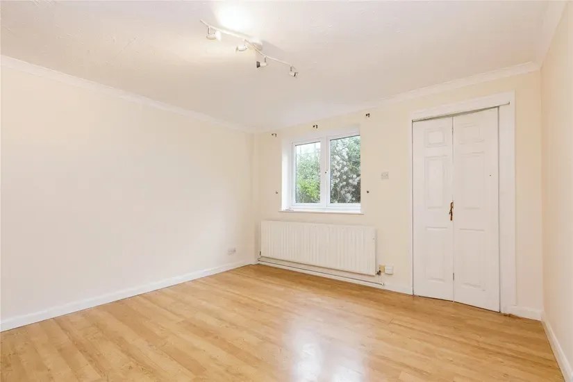 Meadowland, Chineham Property Details Jacobs Properties