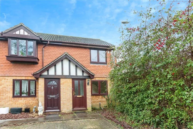 Meadowland, Chineham Property Details Jacobs Properties