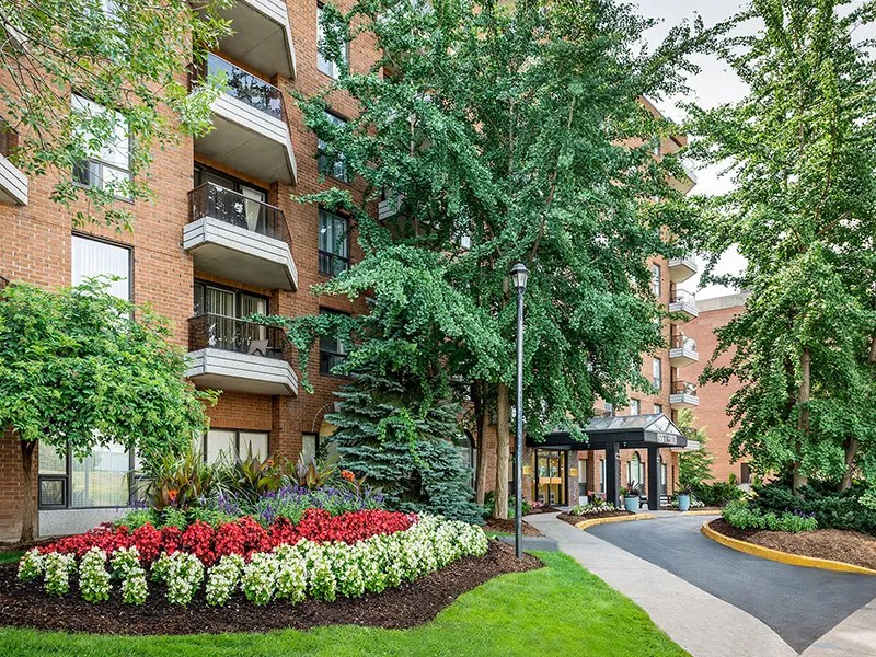 Active Senior Living SaintLaurent, QC I La Residence Steger