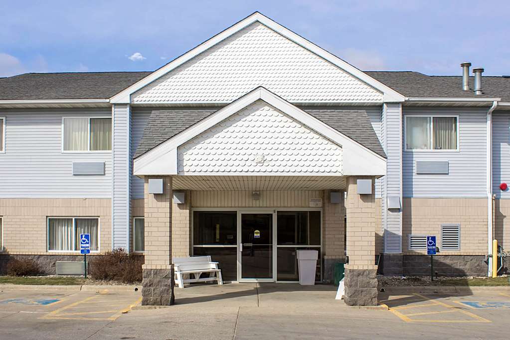 Quality Inn & Suites Sioux City, IA Hotels Tourist Class Hotels in