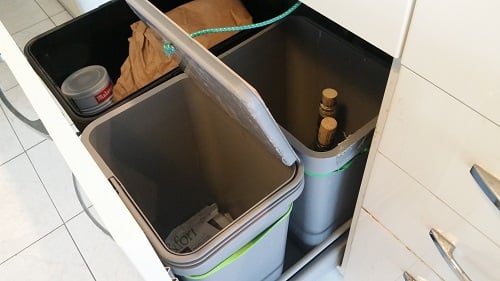 Automatic VARIERA kitchen trash bin for METOD drawer IKEA Hackers