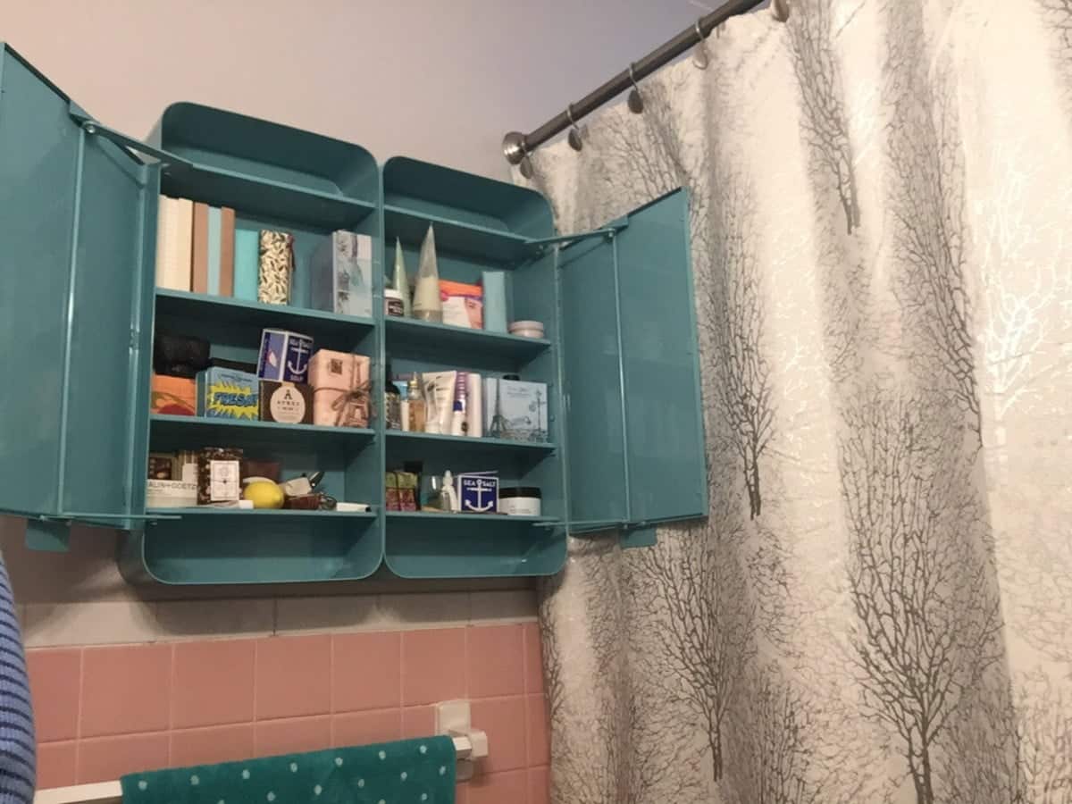Amy & Paul's GUNNERN bathroom hack IKEA Hackers