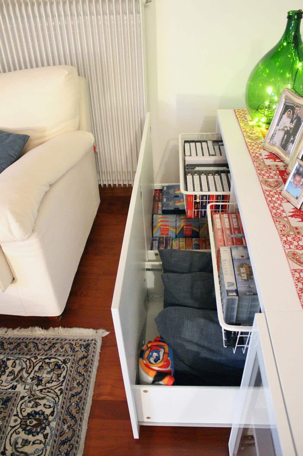 This clever white TV stand hides a heap. So practical! LaptrinhX