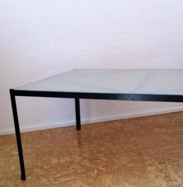 Hackers Help Do you know this metal + glass IKEA table?