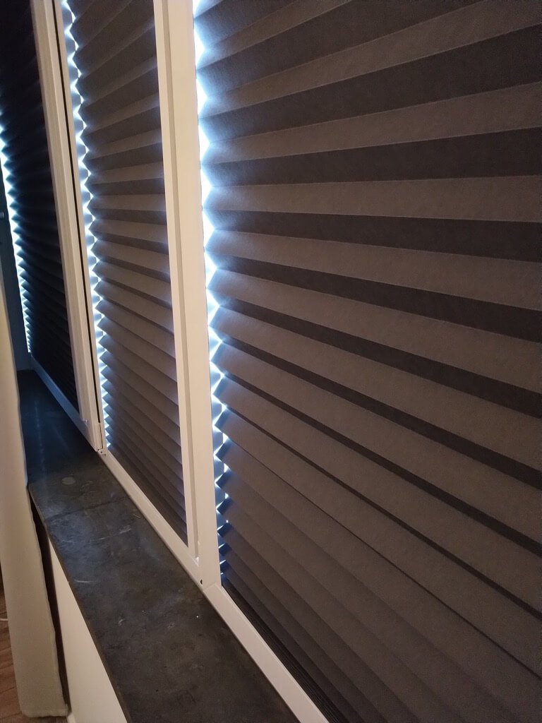 Rentalfriendly, nodrill, builtin blinds (No sag IKEA SCHOTTIS!)