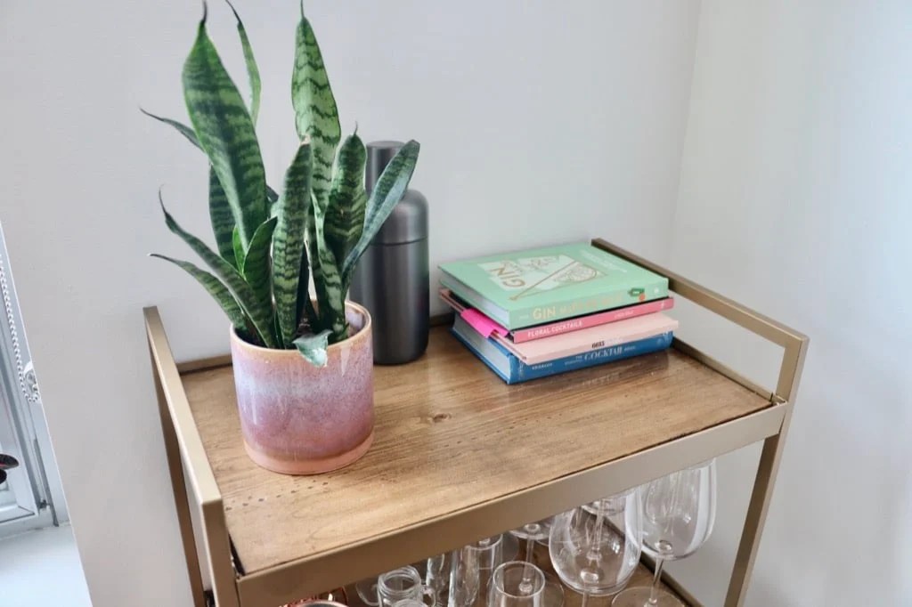 IKEA bar cart hack (That's not the usual gold & marble) IKEA Hackers