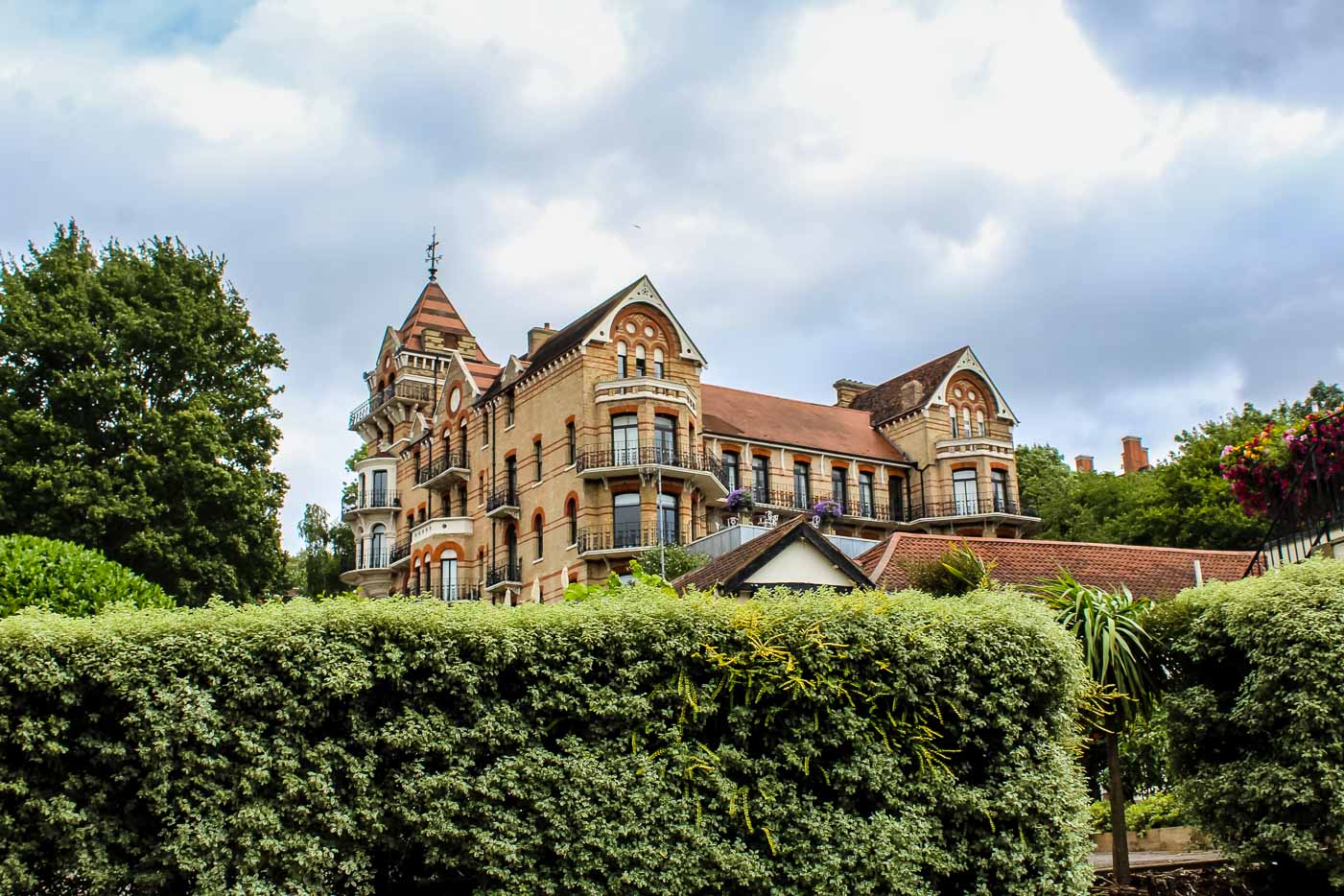 Guide to the beautiful Richmond neighbourhood of London i landed here