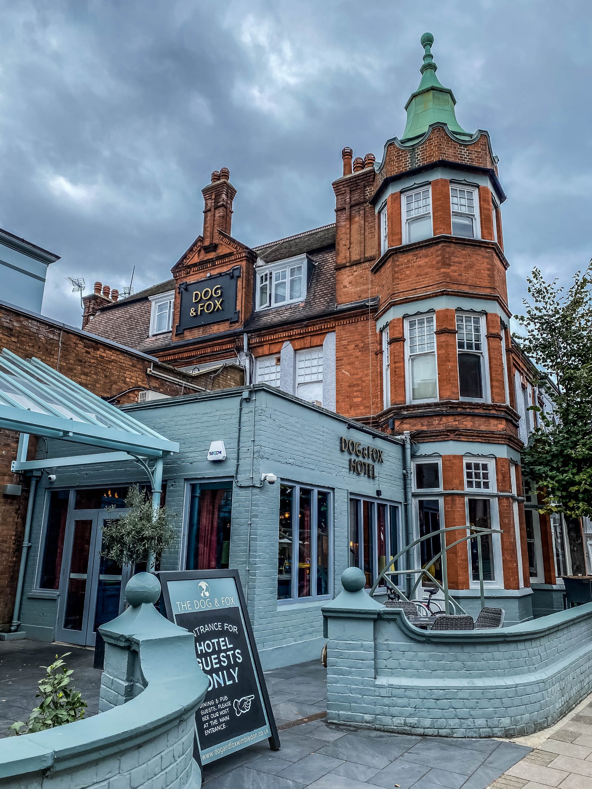 Guide to explore Wimbledon village i landed here