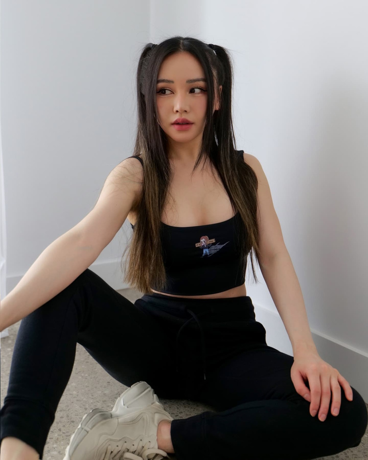 Chloe Ting image