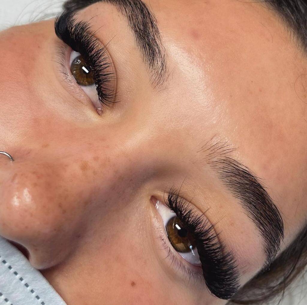 Russian Volume Lashes iLashed by Imogen