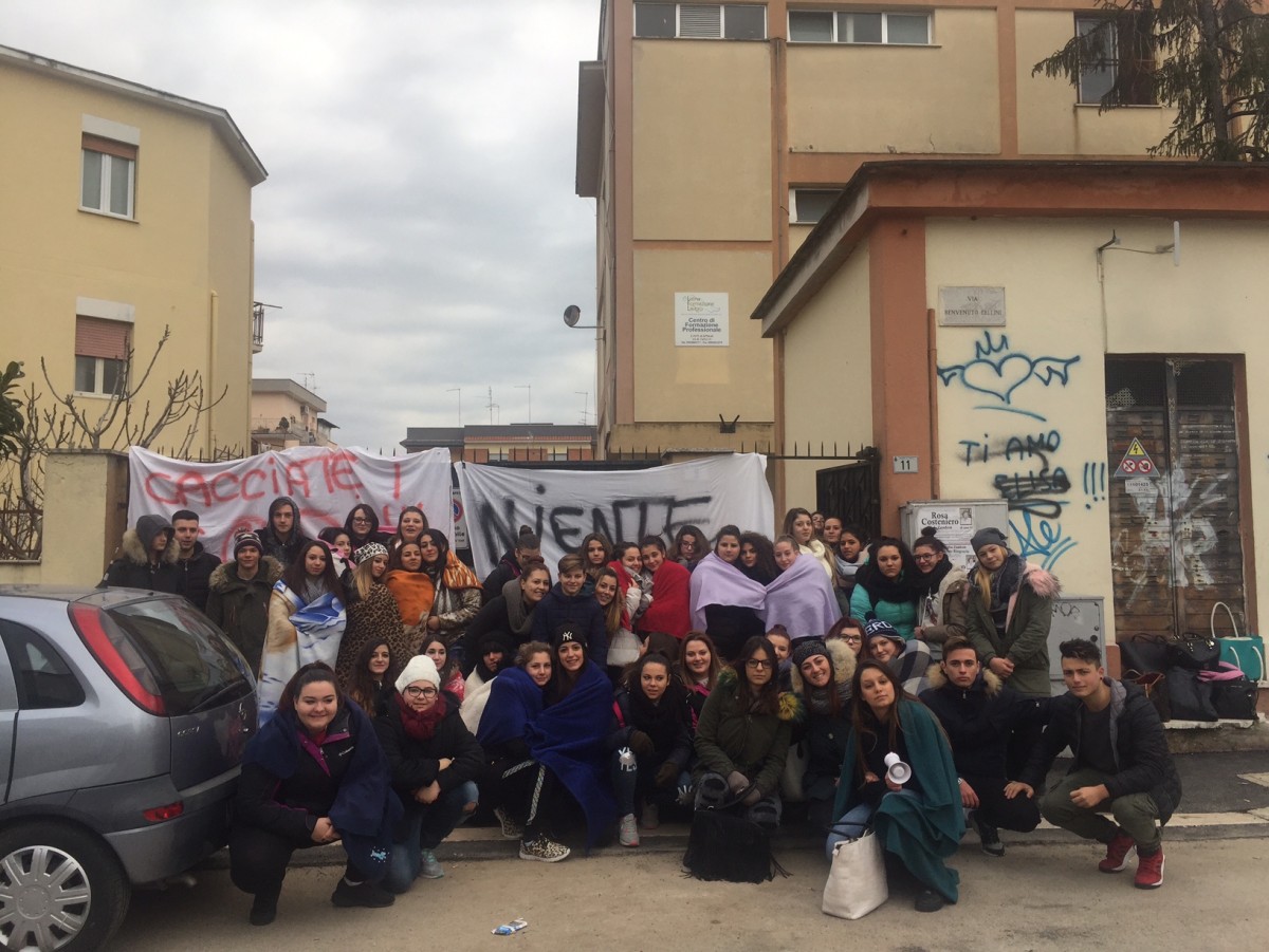Classi Al Freddo, Gli Studenti Della Latina Formazione Lavoro In Protesta - Il Caffe 901_x_1200_jpg