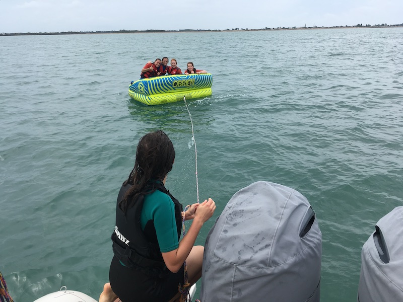 Ski nautique et activités tractées à l'Ile de Ré avec la Cible Voile,