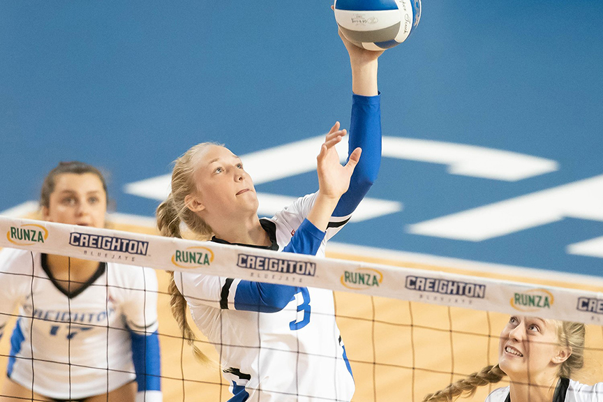 Where are 200+ girls from Illinois high schools and clubs playing DI