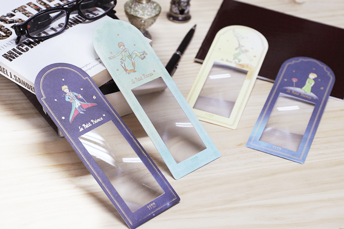 Bookmark magnifier with paper trimming iLOUPE