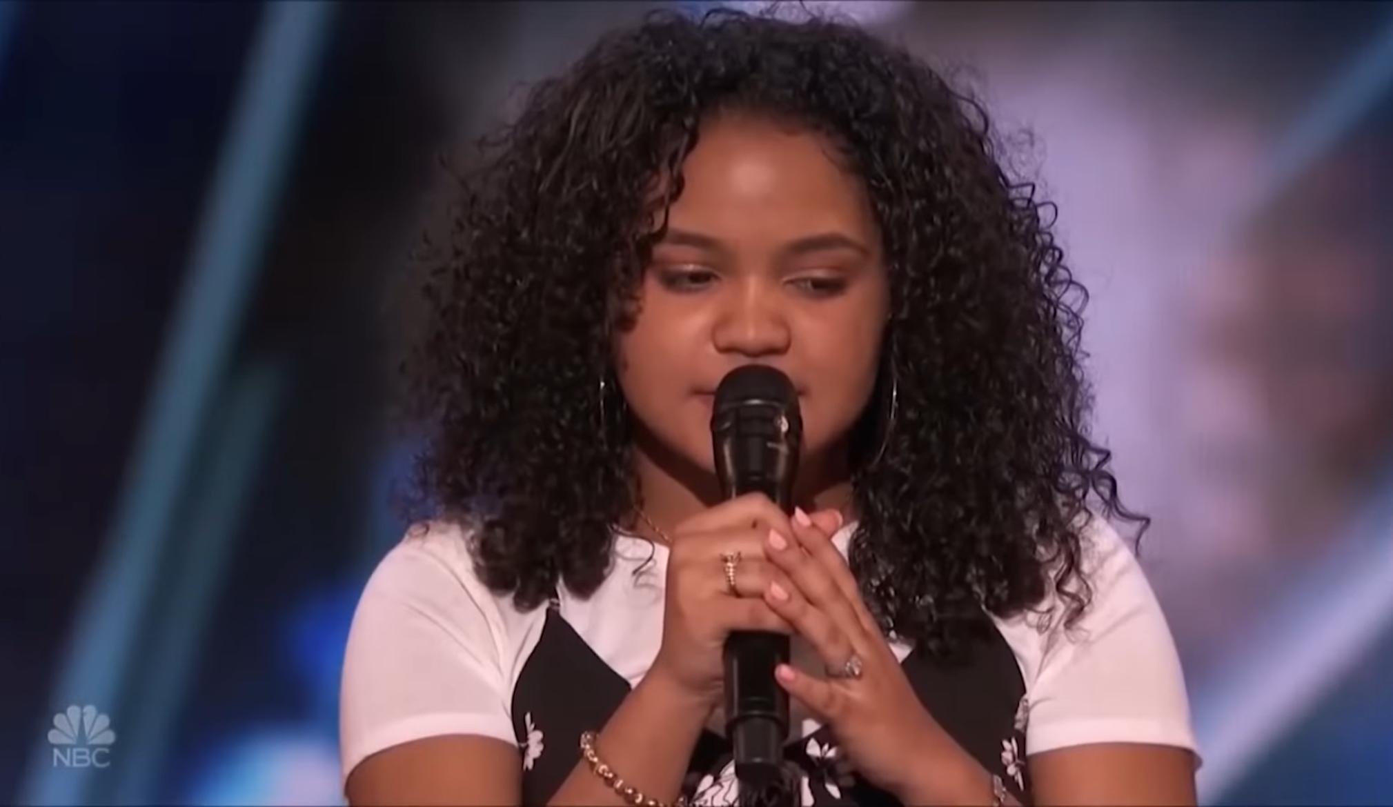 BULLIED TEEN GETS A DRAMATIC GOLDEN BUZZER! 15YearOld Singer’s