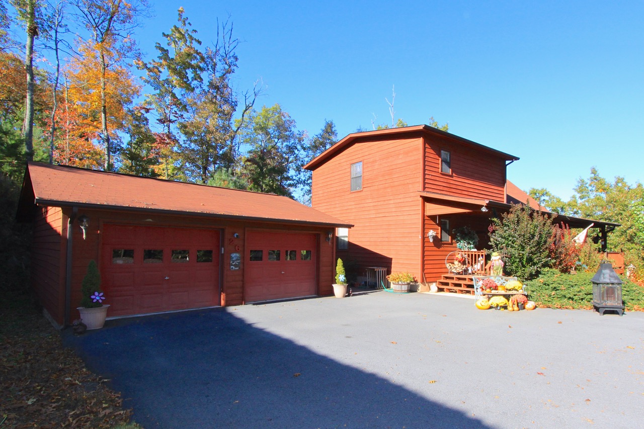 Incredible Chalet with Lots of Privacy, 2Car Garage, and Full Basement
